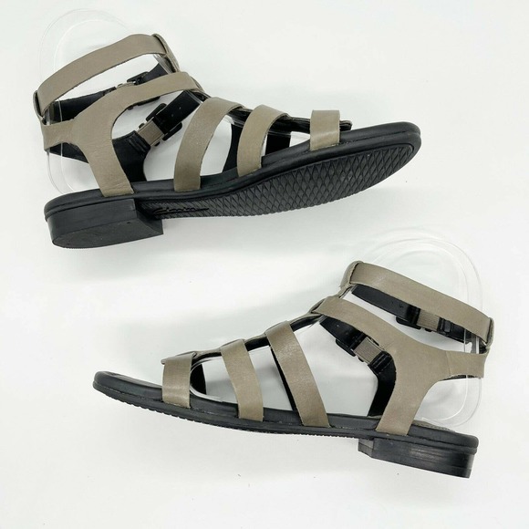 Clarks Viveca Myth Gladiator Sandals Sz 8 Gray Leather Strappy Buckle Low Heel - Picture 2 of 6